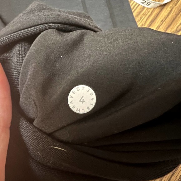 LULULEMON Wanderer Black Cropped Jogger Pants Size 4 - Picture 8 of 8